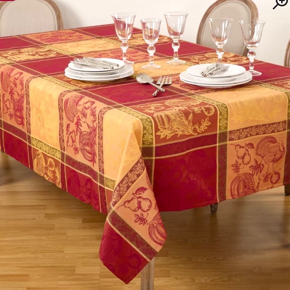 Fall leaves 🍁 jacquard tablecloth, cotton.  Gently used during the holidays.